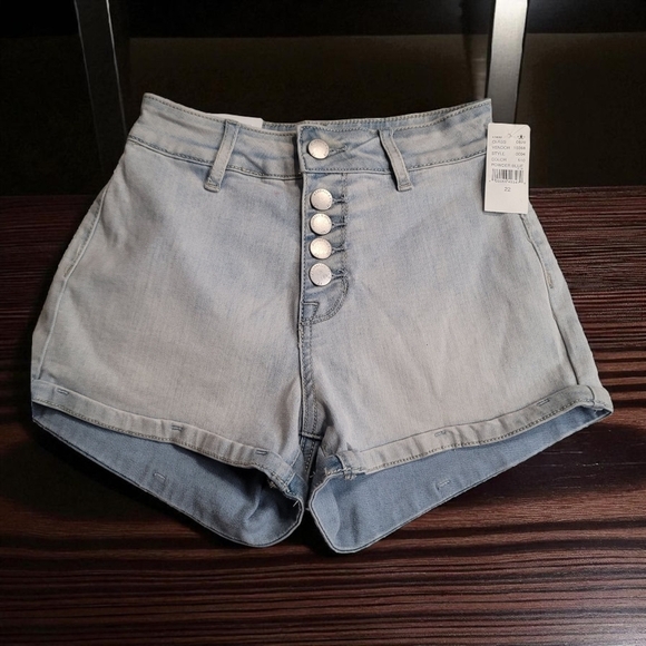 Kendall & Kylie Pants - KENDALL & KYLIE - 22" Waist Women's Light Blue Denim Shorts